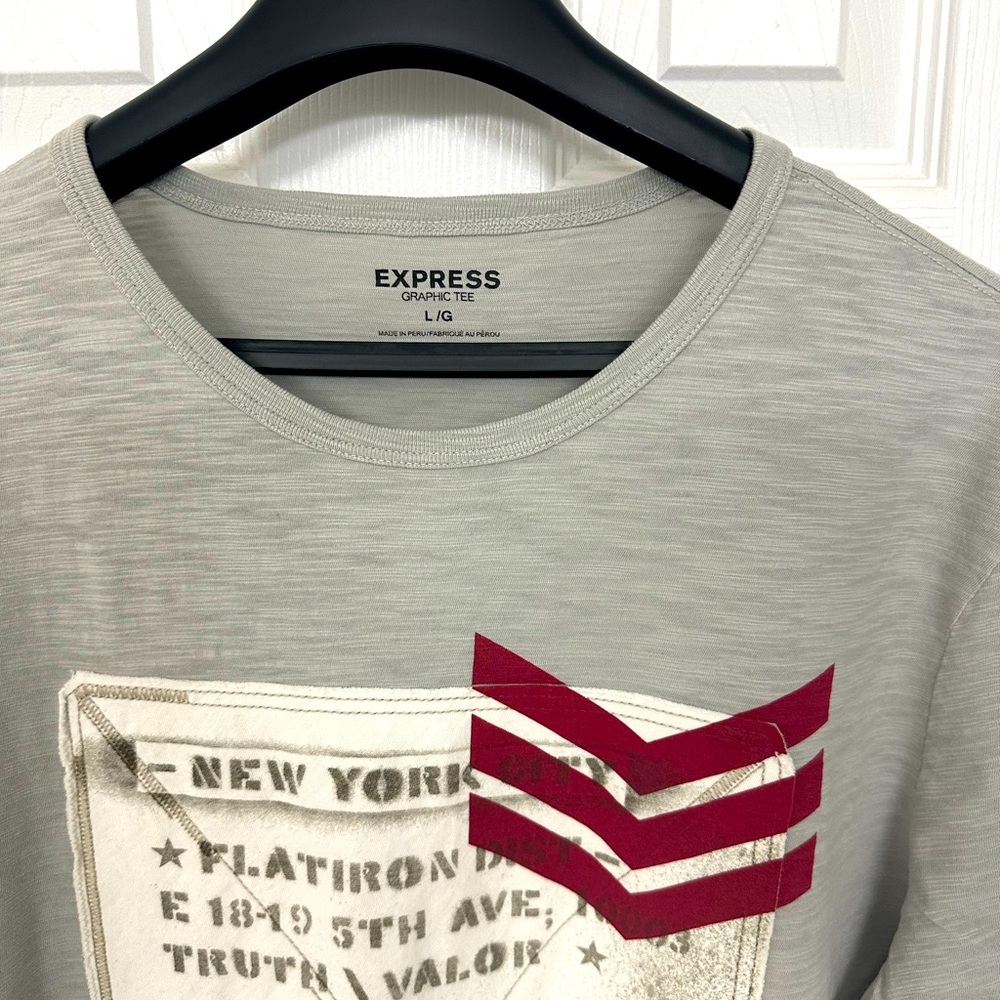Express T-shirt. New - Picture 2 of 3